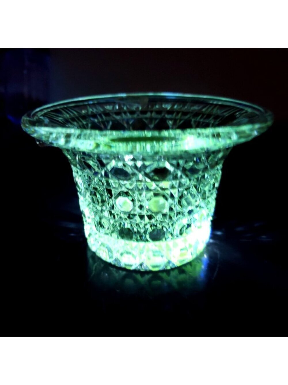 VTG GLOWS Avon Fostoria Exclusive Glass Basket 1970s GLOWS Missing handle - Picture 7 of 13